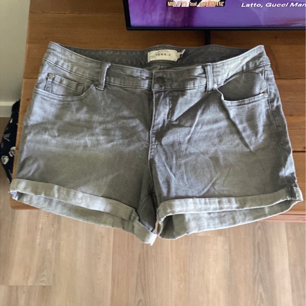 Torrid size 16 shorts